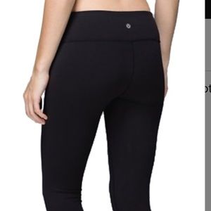 Lululemon black crops