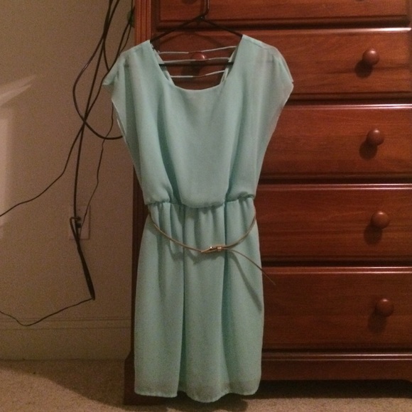 Mint dress w gold belt, worn twice great condition