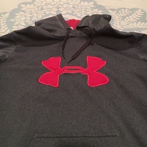 Women's size M Under Armour sweatshirt