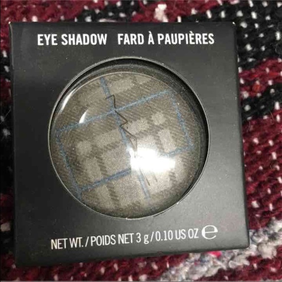 AUTHENTIC MAC eyeshadow glamora castle