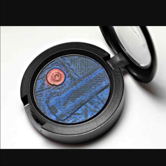 AUTHENTIC MAC eyeshadow in Motörhead