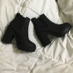 Divided brand black platform boots
