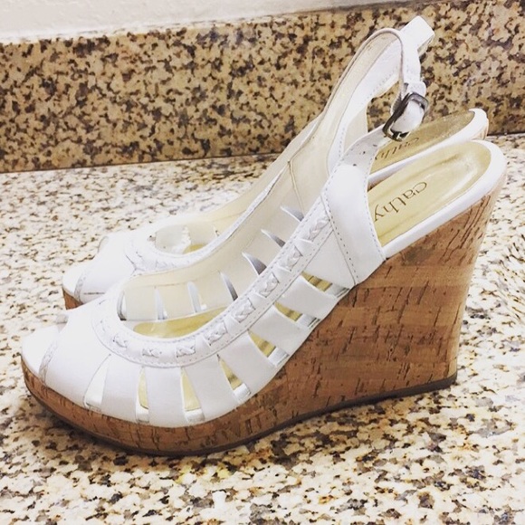 White wedge heel shoe