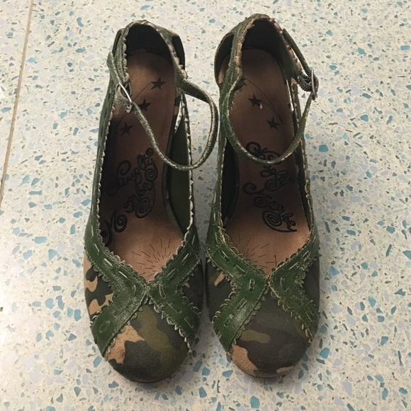 Y2K Camo Mary Janes - Picture 2 of 4