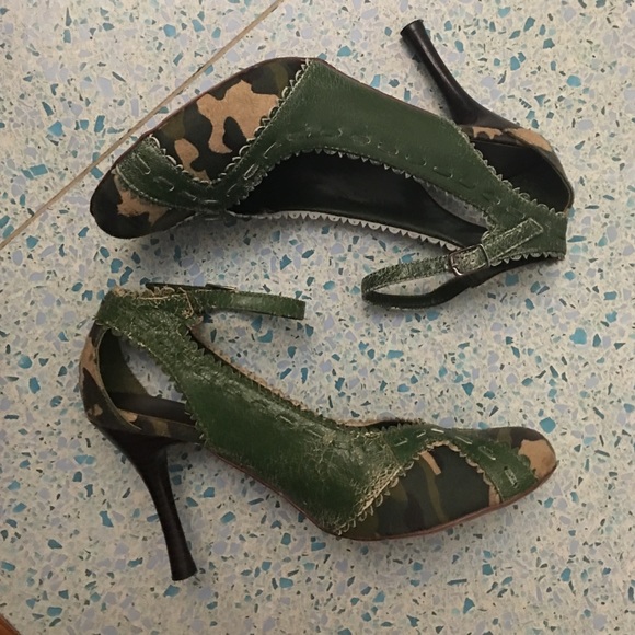 Y2K Camo Mary Janes - Picture 1 of 4