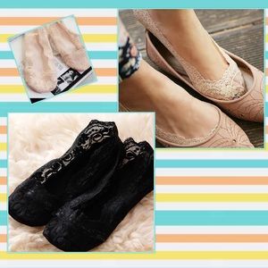 2/$10 ⛔️REDUCED⛔️ NWT 2 Pr. No Slip Lace Bootie