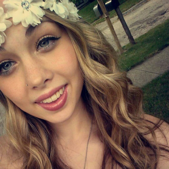 Meet your Posher, Emilee