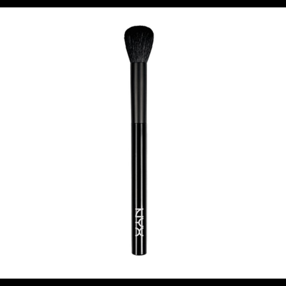NYX Pro Contour Brush - Picture 1 of 3