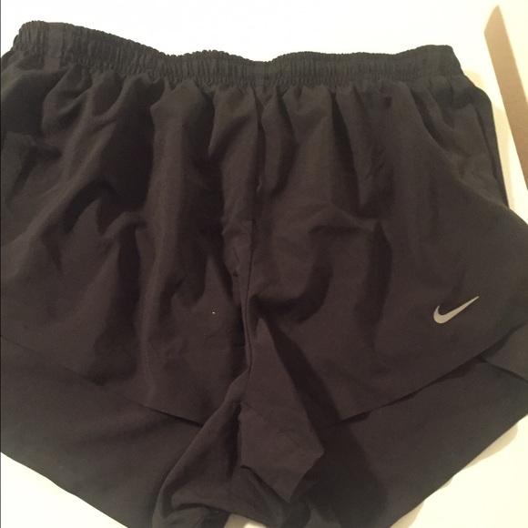 Runner Nike Shorts - Picture 3 of 3