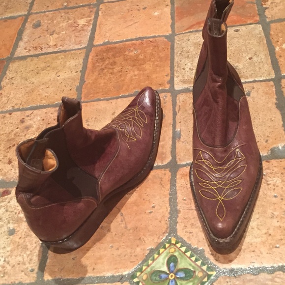Sweet western embroidered free lance Paris booties