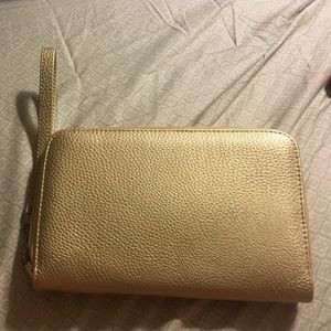 Wallet/wristlet with phone recharging pack