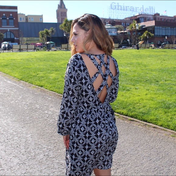 🔴SOLD🔴 Geometric Criss Cross Strap Dress - Picture 3 of 4