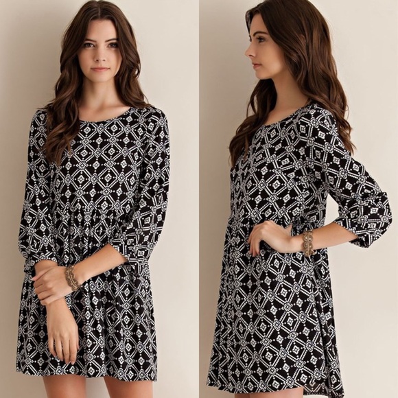 🔴SOLD🔴 Geometric Criss Cross Strap Dress - Picture 4 of 4