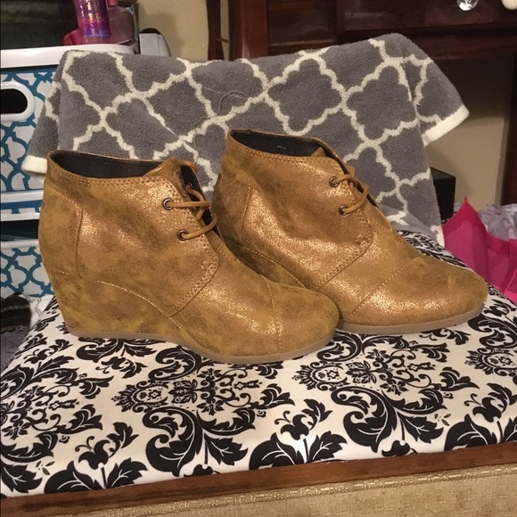 Gold/brown toms wedges size W 6.5 - Picture 2 of 4