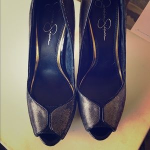 JESSICA SIMPSON gold/black peeptoe heels