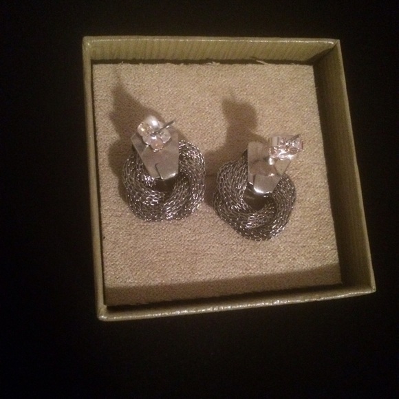 ❤️Silver Plated "Love Knots" Earrings❤️ - Picture 2 of 2