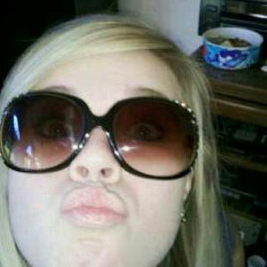 Meet your Posher, Alexis