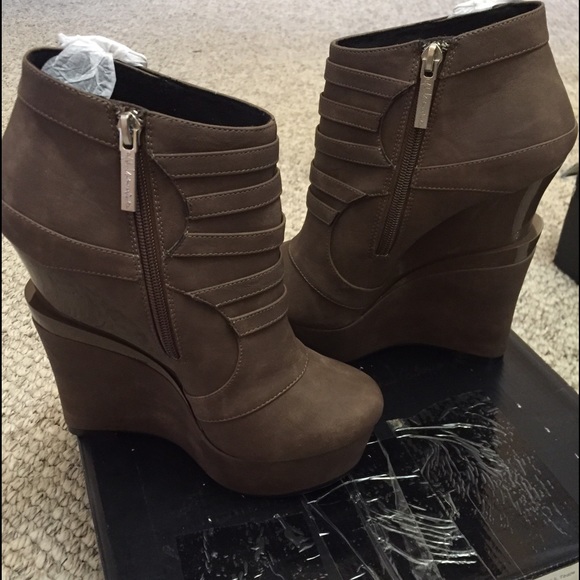 Never Worn Michael Antonio Taupe Suede Booties