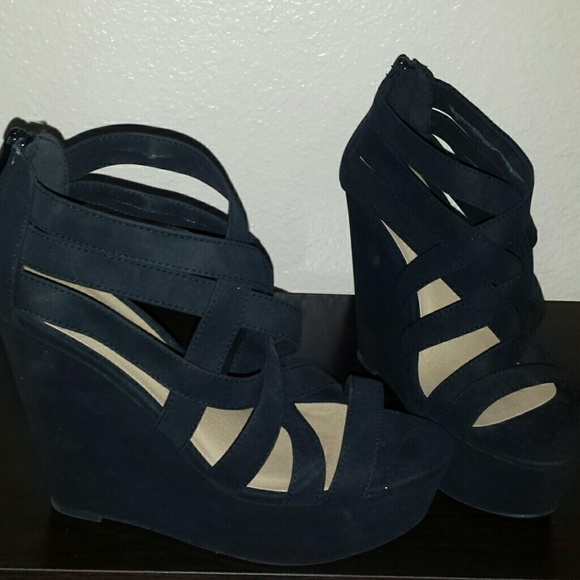 Like new black strappy wedges