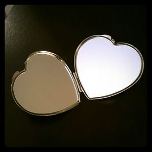 Heart mirror with engraving