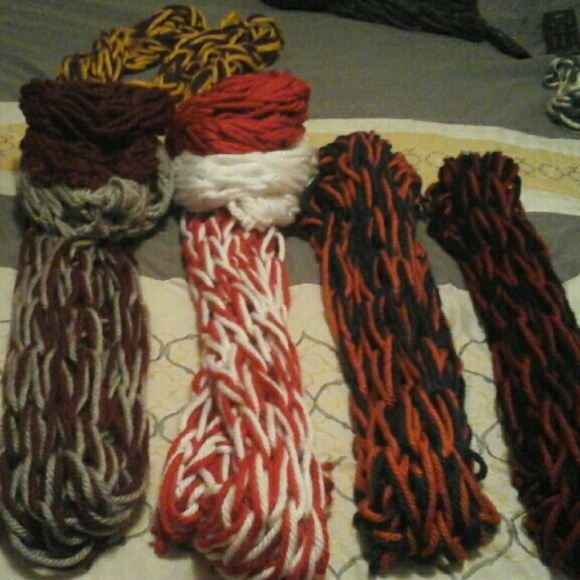 Beautiful hand knitted Infinity Scarves - Picture 3 of 4