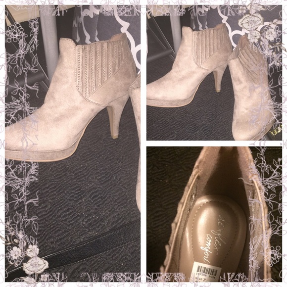 GREY HEELED BOOTIES 🎀