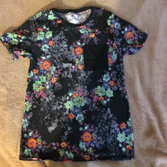 Floral pocket tee