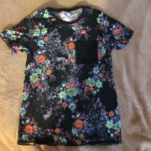 Floral pocket tee
