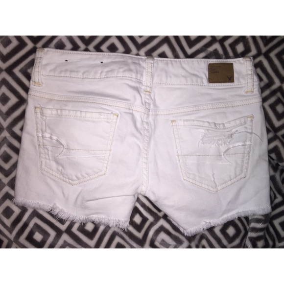 🎉American Eagle Distressed White Shorts - Picture 2 of 4