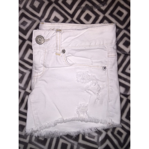 🎉American Eagle Distressed White Shorts - Picture 3 of 4