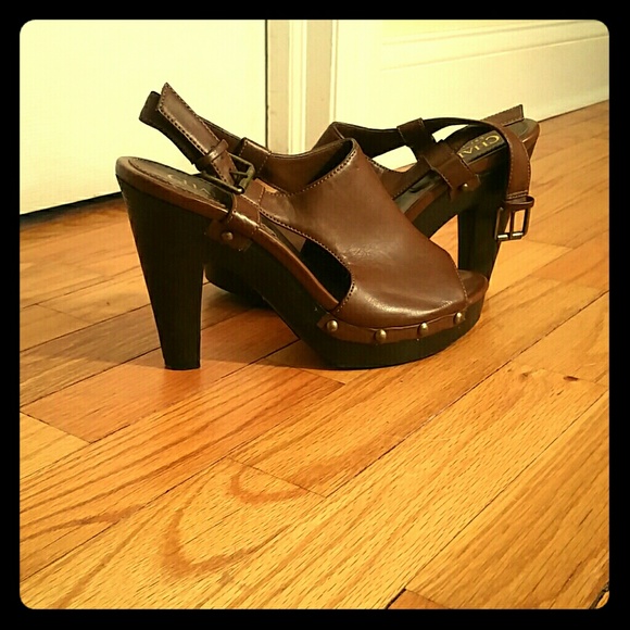 Super cute brown open toed heels