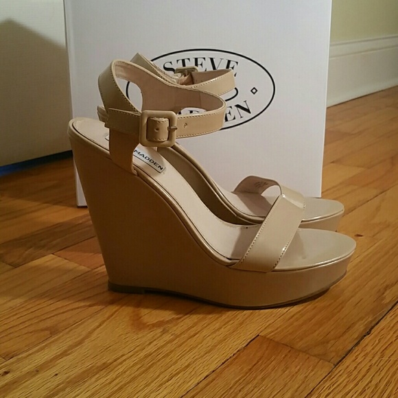 Steve Madden nude ankle strap wedges