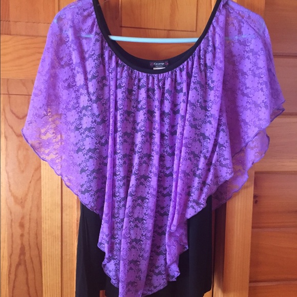 Sleeveless with lace overlap blouse