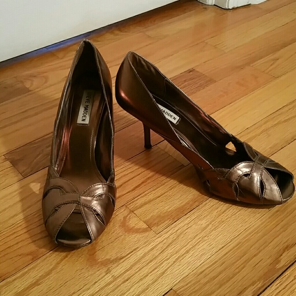 Steve Madden 2" pumps
