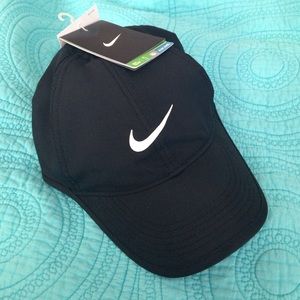 BRAND NEW NIKE HAT WMNS
