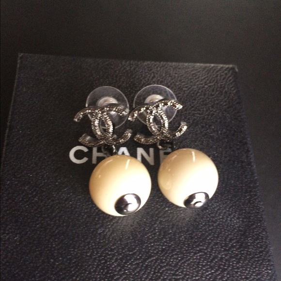 Chanel pearl drop earrings