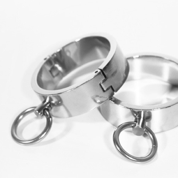 ✨THPSHOP bound cuff @The Haute Pursuit