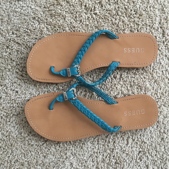 Brand new guess flip flops !