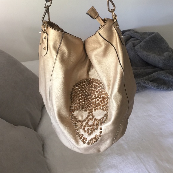 SOLD! ✨💀✨ studded skull bag