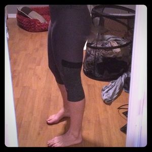 Under armour compression capris - medium