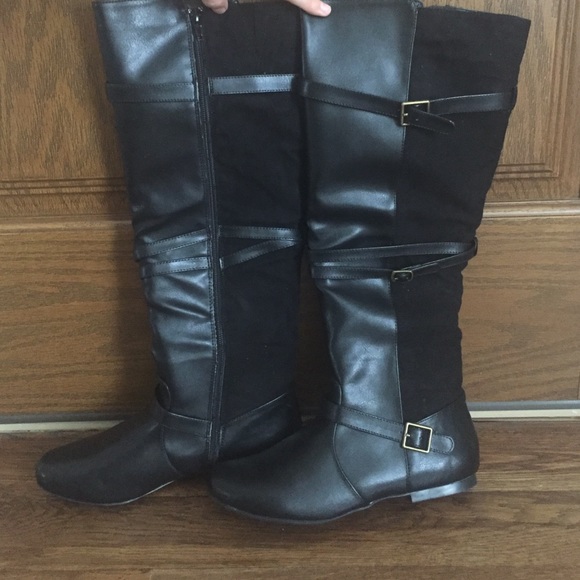 Qupid Shoes - Black multi buckle boots