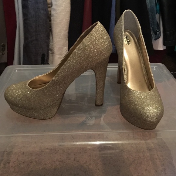 Sparkling gold shoes