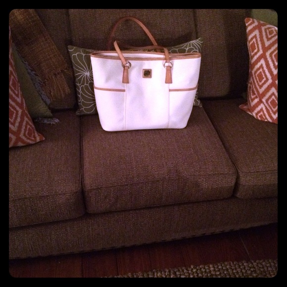 Sold🎉Brand new Dooney and Bourke bag! - Picture 1 of 2