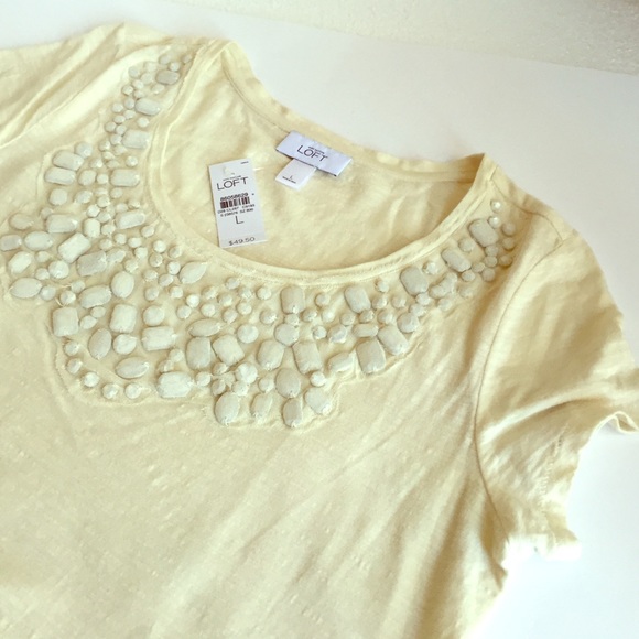 LOFT Tops - 🎉HOST PICK🎉NWT LOFT Cream Tee with wrapped gems.