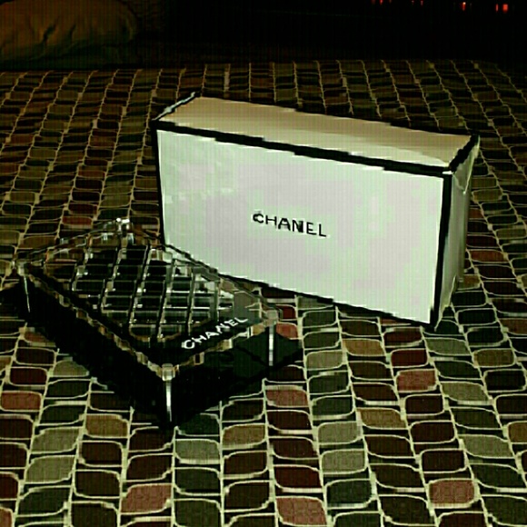 Chanel brush orgainzer