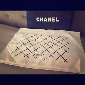 White dust bag that fits maxi jumbo size