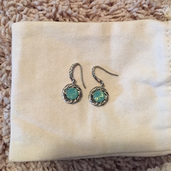 Sparkly mint dangle earring
