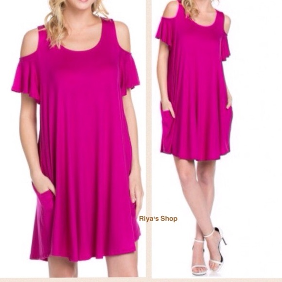 Dresses & Skirts - Comfy Magenta cold shoulder dress with pocket