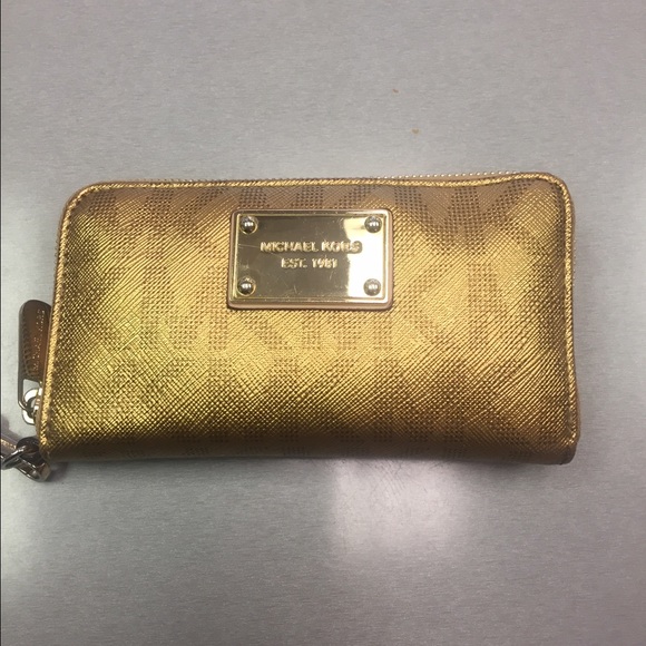 Michael Kors gold iPhone 5 Wristlet!