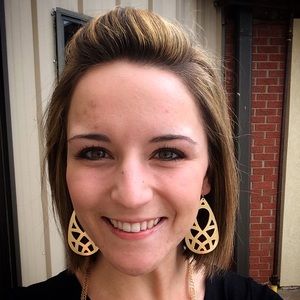 Meet your Posher, Madeline